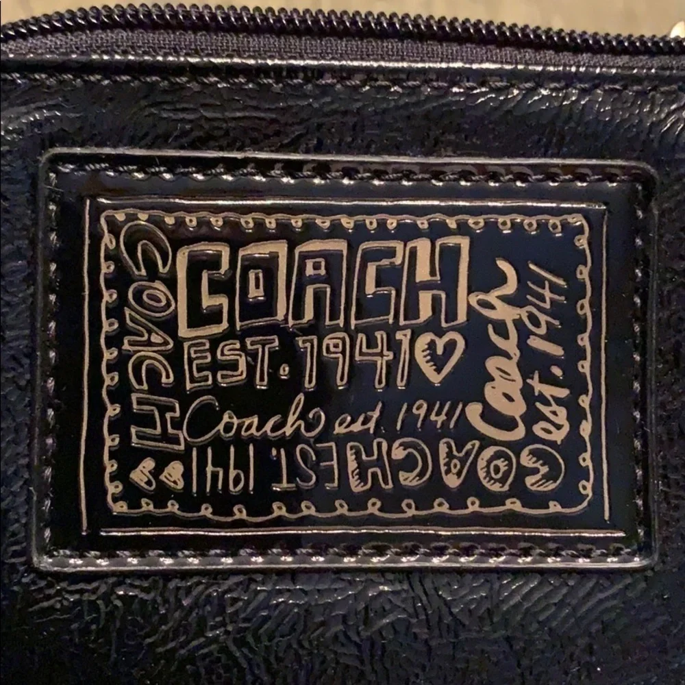 𝅺COACH Poppy Black & Gold Patent Leather Wristlet